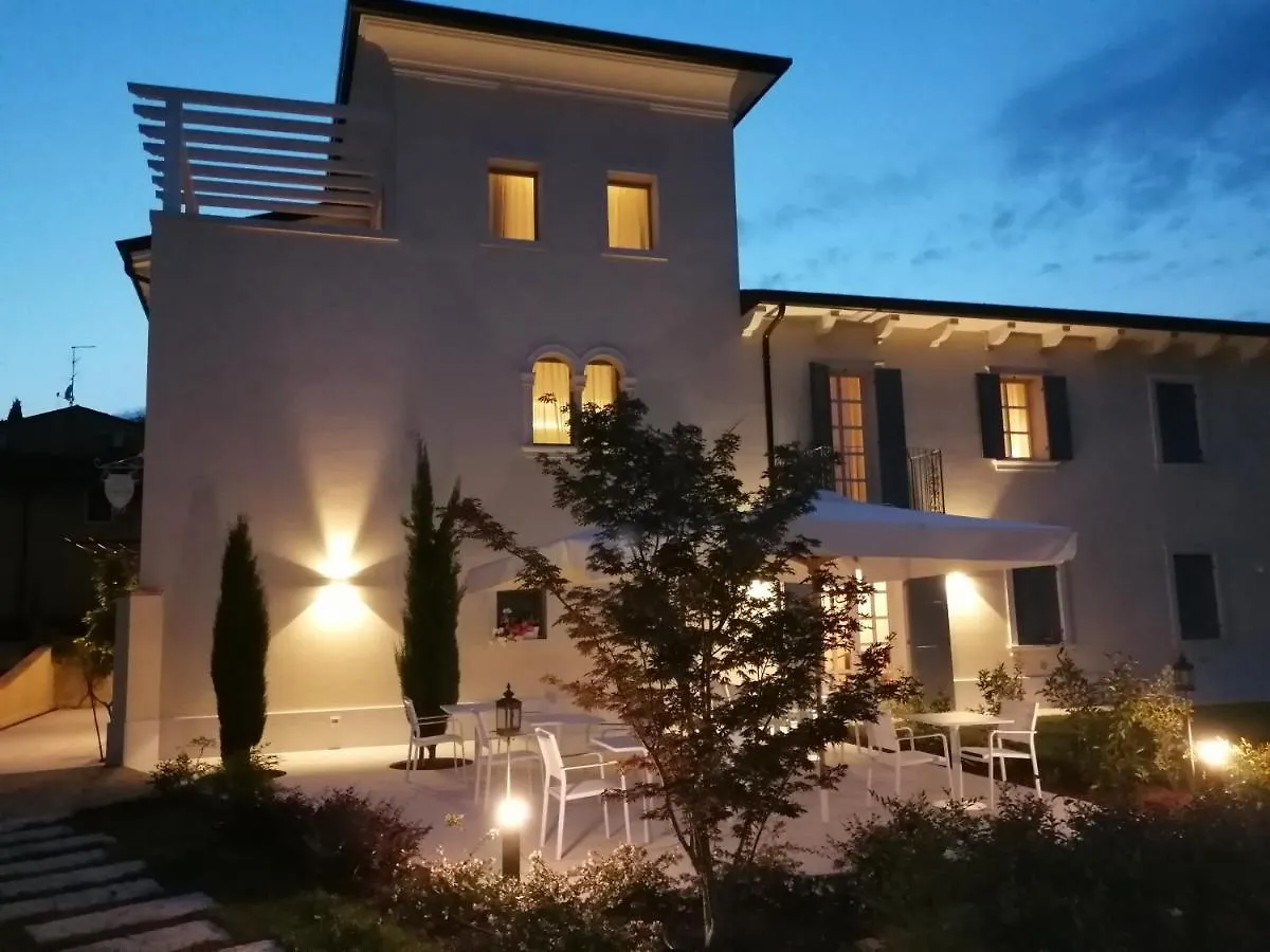 Relais Ca' Morenica Valeggio sul Mincio 0*,